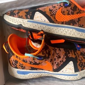 Light cream orange basket ball shoes